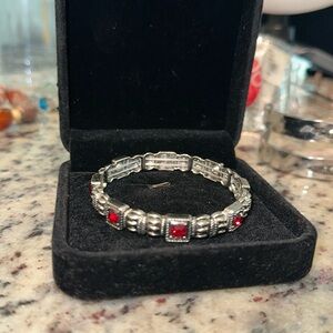 Beautiful Garnet and silver colored stretchy bracelet
